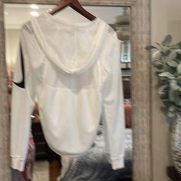 Womens white mesh Nike hooded jacket. Size small - Picture 2 of 3